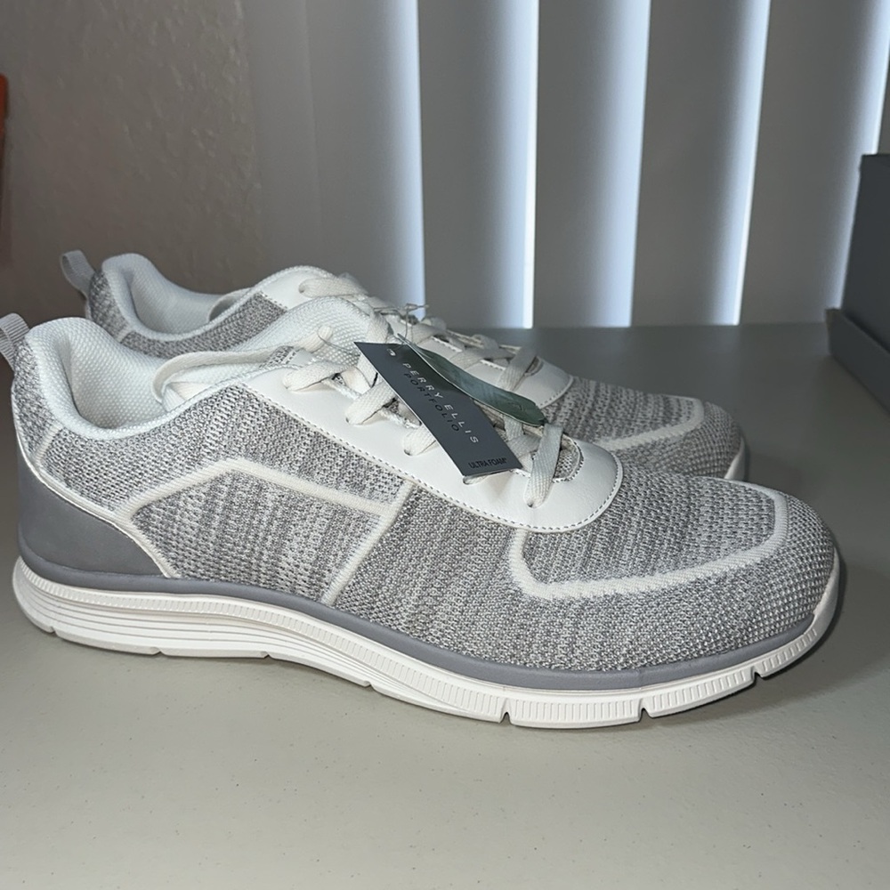 PERRY ELLIS NEW, size 13, very comfy, last one!